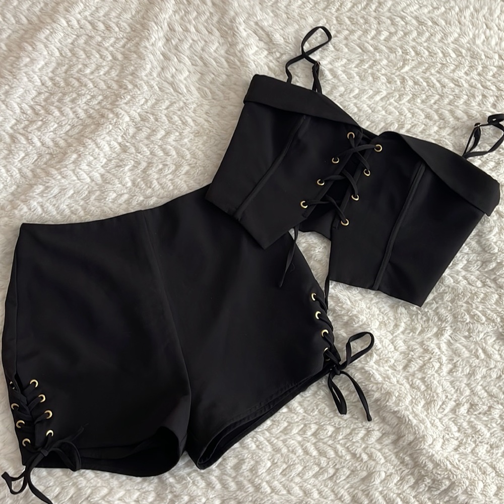 Revolve Set H:ours - Picture 5 of 6